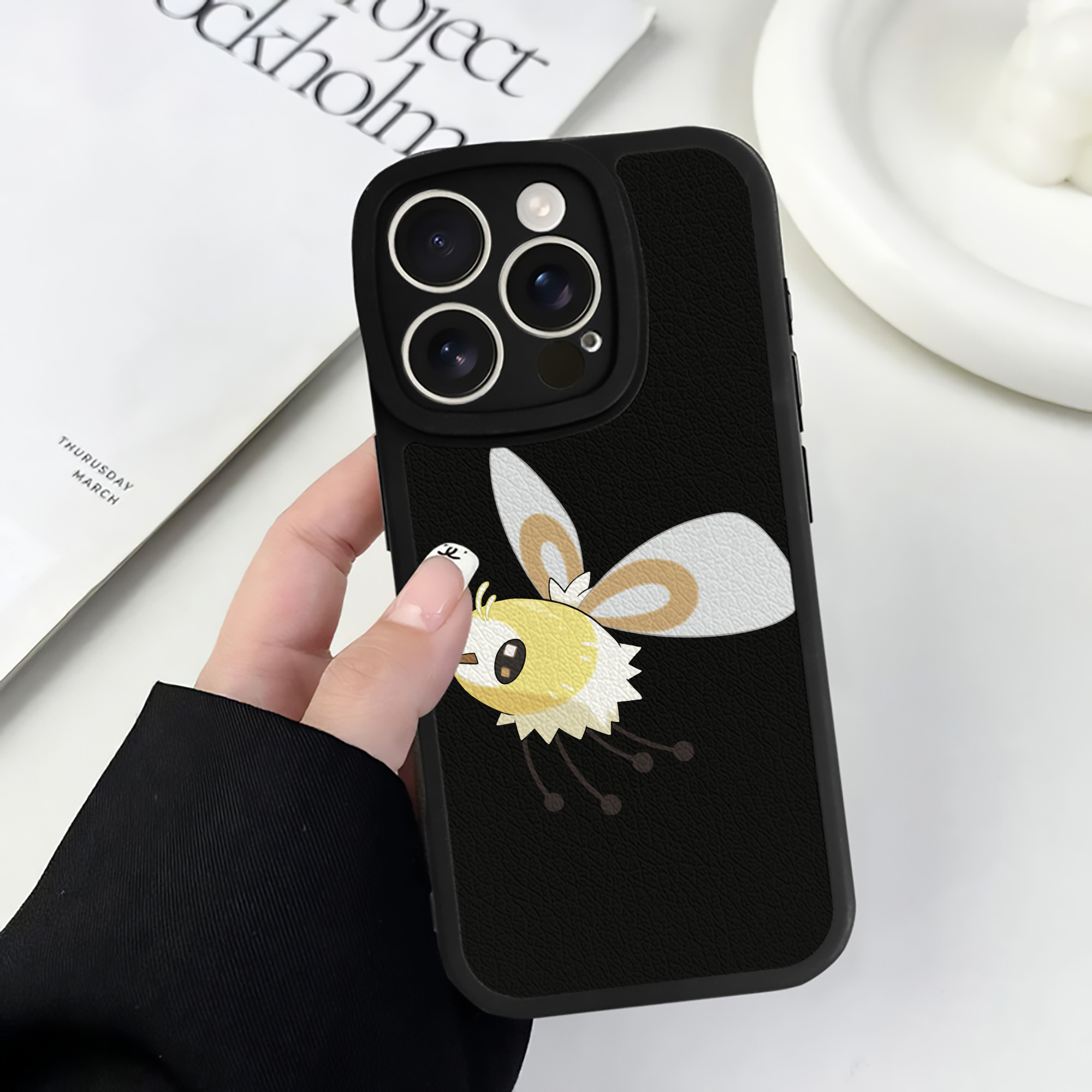（画像用） ポケットモンスター Pokémon 【iPhone 16シリーズ対応】シリコンスマホケース（レザー調） 材質：シリコン